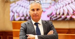 Movimento 5 stelle (dal 2013 al 2020). Chi E Alfonso Lello Ciampolillo Il Senatore Del Si Alla Var Liberta Vaccinale Cannabis Vegano E L Ulivo Malato Come Sua Residenza Il Fatto Quotidiano