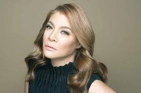 What do Pinky Amador and Chuckie Dreyfus think about love?