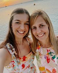 escaped the DC winter and took a mother-daughter trip to Aruba 🌴💃🏻