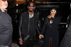 Keep up with the latest daily buzz with. Cardi B Puts On A Very Busty Display As She Strolls In Paris With Offset Aktuelle Boulevard Nachrichten Und Fotogalerien Zu Stars Sternchen