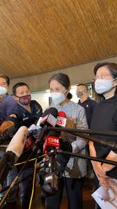 Pnoy signs law imposing stiffer penalties vs 'botcha' traders. Th0pmrkcyz7tmm
