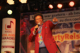 Jetzt wurde bekannt, wer in der zweiten staffel der realityshow dabei sein wird. Roberto Blanco Beinahes Todes Drama Um Seine Tochter Schlager De