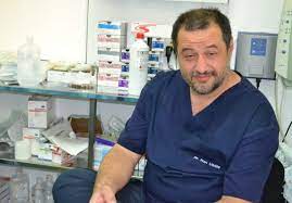 Magistraţii tribunalului bucureşti au decis arestarea prteventivă a managerului spitalului de arşi, vitalie stan, a şefului secţiei de chirurgie plastică, nicolae antohi şi a medicului cristina isac. Medic La Spitalul De Arsi Prins De Dna Ca A Luat Spaga De 16 Ori Facea Ilegal Operatii Estetice Cu Aparatura Spitalului Aktual24