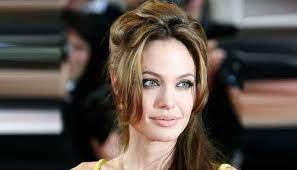 Voight), ранее джоли питт (англ. Angelina Jolie Graces The Streets Of La With Her Stunning Appearance