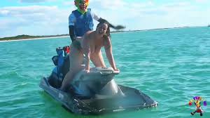 Gibby The Clown fucks Virgo Peridot on a jet ski - XNXX.COM