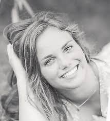 Courtney Darrow's Instagram, Twitter & Facebook