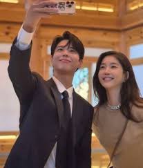 블라인드 | TV·연예: 최태원 동거인 김희영, 박보검과 다정한 투샷 - Blind