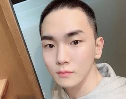 Shinee's taemin shared an image of his new buzz cut.as a farewell image for his fans, taemin uploaded a photo on lysn to give fans an official gli… Shinee S Key Enlists In Military To Begin Mandatory Service Shinee Jonghyun Taemin