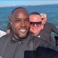 😔😔😔😔 Someone give me a reason to tell my boss why I can't come into  work tomorrow. The crazier the excuse the better.