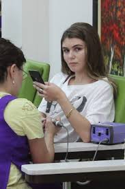 Olivia jade schooled on white privilege. Olivia Jade Giannulli Getting Her Nails Done In Beverly Hills 12 26 2018 Celebmafia