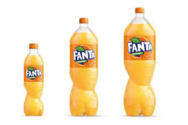 Sa partie basse se tord pour préparer le terrain, fanta, qui adopte aussi un nouveau logo conçu à partir de papiers découpés retravaillés numériquement, a déjà commencé à montrer la bouteille sur les réseaux. Sidel Aide Fanta A Rajeunir Avec Sa Bouteille Spirale
