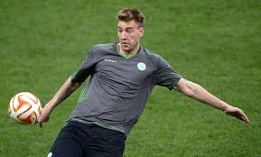 Kopenhag'da bulunan b 93 kulübünde futbola başladı. Nicklas Bendtner Geht Mit Freundin Philine Roepstorff Nackt Baden Mopo De