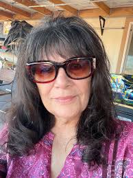 how to make synchronized motors move skeletons arms up and down?