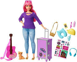 barbie bebek ve seyahat seti yavru kedi bagaj gitar ve aksesuarli fwv26 amazon com tr