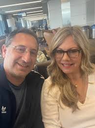 Who are recommended photographers for a maternity beach photoshoot in Cabo?