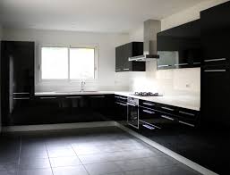 La cuisine dont la réputation n'est plus à prouver, vendue à plusieurs milliers d'exemplaires. Cuisine En Stratifie Noir Brillant Bordeaux Cauderan Euro Cuisine