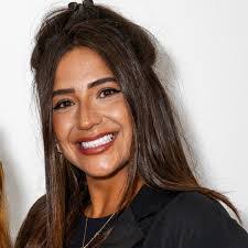 Renee Leone's Instagram, Twitter & Facebook