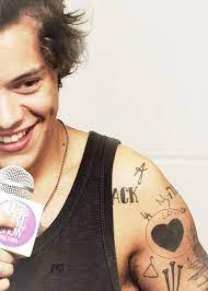 His dad, des styles, was born in 1957, and his mom, anne twist, was born in 1967. The Black Heart Harry Styles Tattoo Harry Styles Tattoos Harry Styles Edward Styles