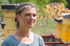 Lena kan allt om blommor och bin