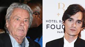 À cette occasion, l'acteur a partagé sur instagram une photographie de ses premiers jours avec son père alain delon. Alain Fabien Delon S En Prend A Son Pere Alain Delon Une Nouvelle Fois Femme Actuelle Le Mag