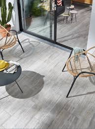 Optez Pour Ce Carrelage Tundra Gris Pour Une Terrasse Moderne Et Stylee Castorama Inspiration Decoration Id Carrelage Exterieur Terrasse Grise Castorama