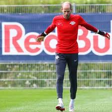 Latest on rb leipzig goalkeeper péter gulácsi including news, stats, videos, highlights and more on espn. Offiziell Gulacsi Verlangert In Leipzig