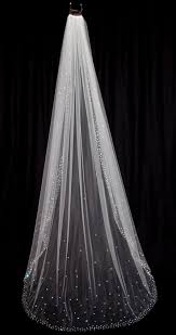 Bridal Veils With Crystals Bridal Veil With Crystal Edge And Scattered Crystals By Pureblooms Duvak Dugun Fikirleri Dugun Gelin