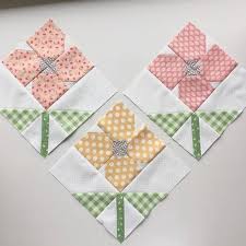 Get free quilt patterns that will make it easy for you to put your fat quarters to good use. Flower Blocks Quilt Block Patterns Quilt Patterns Quilt Blocks