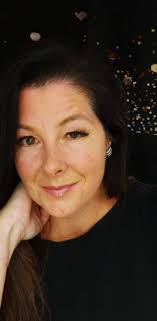 How to keep straight eyelashes curled?