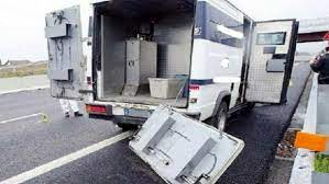 Tre banditi armati di fucile hanno assalito un portavalori in corso repubblica a orgosolo. Assalto A Portavalori E Caveau 32 Arresti Trovato Anche Tritolo Coinvolti Esponenti Del Clan