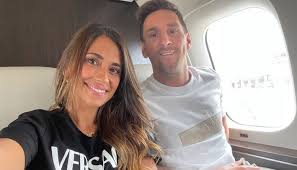 Argentina national football team captain, lionel messi took to instagram to share a smoking hot video with his wife, antonella roccuzzo. Kl4 Nedzhx1vzm