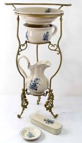 Set De Toilette Style Art Nouveau Porte Savon Pot De Chambre En Porcelaine Deco Antique Wash Stand Antique Pitcher Wash Stand