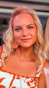 𝗦𝗔𝗬 𝗬𝗘𝗦 𝗜𝗙 𝗬𝗢𝗨 𝗟𝗢𝗩𝗘 MIRANDA LAMBERT❤️✌️