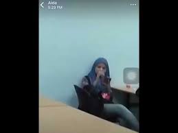 Pantesan jaman masih kecil dulu seneng banget ngedot, abisnya enak sih, bisa minum sambil tiduran nonton drama atau baca komik, hahaha. Dah Besar Masih Menyusu Botol Lagi Lawak King Youtube