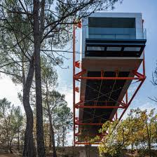 Back in 1945, wright was approached by the morris family to design a new home on a rocky outcrop at the mouth of san francisco bay. Richard Rogers Cantilevers His Final Building From French Hillside