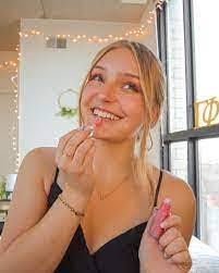 Tunishia Pratt's Instagram, Twitter & Facebook