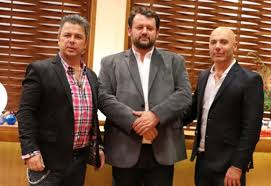 He's also appeared on various italian programs and has written four cookbooks. Donato De Santis El Hombre Exito De Acento Italiano Un Cocinero Tiene Que Tener Una Buena Dosis De Locura Si No Es Un Cliche O Un Quema Sartenes Ciudad Magazine