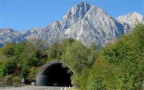 tunnel mountain에 대한 이미지 검색결과