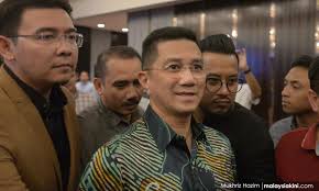 This biography profiles hic childhood, life, political career, achievements and timeline. Malaysiakini Yoursay What Battle Did You Win Azmin