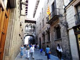 The variety of artistic treasures, the romanesque churches and the great. Die Altstadt Von Barcelona Das Barri Gotic Viertel Alle Tipps Infos