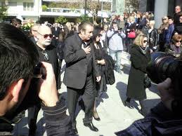 Τώρα ο μήτσος, η ελενίτσα. Syntetrimmenos O Lakhs Lazopoylos Sthn Khdeia Ths Mhteras Toy Irafina