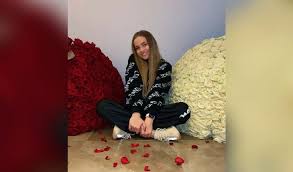 Настоящую русалку обнаружили во владивостоке. Valya Karnaval Biografiya Foto Lichnaya Zhizn Paren Roditeli Rost I Ves Slushat Pesni Onlajn 2021