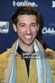 5,929 Sylvester Singer Stock Photos, High-Res Pictures, and Images