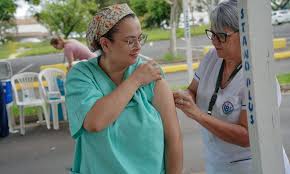 Vacina contra a dengue do Instituto Butantan começa a ser aplicada na população de Botucatu