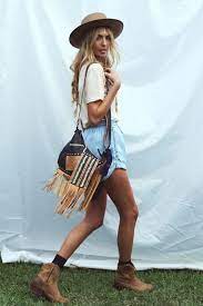 Festival Outfit Blonde Girl Blonde Hair Beige Hat Cowboy Boots Beige Boots Shoulder Bag Fringe Festival Outfits Coachella Outfit Festival Fashion