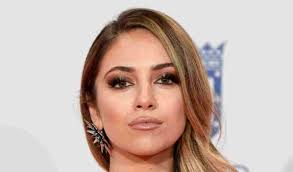 Ana mena, la cantante spagnola classe 97 che ha conquistato l'italia facendo ballare tutti grazie alle sue hit estive, sta vivendo un dal punto di vista sentimentale la cantante sembrerebbe aver trovato l'amore accanto al calciatore del real madrid, il centrocampista spagnolo classe 99, brahim diaz. Fidanzato Ana Mena Ecco Di Chi E Innamorata La Cantante