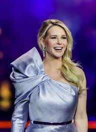 Chantal janzen (tegelen, 15 februari 1979) is een nederlandse actrice, musicalster, presentatrice, zangeres en televisieproducent die onder meer te zien was in 42nd street, saturday night fever. Chantal Janzen Steckbrief Bilder Und News Web De