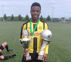 Maybe you would like to learn more about one of these? Zwolfjahriges Bvb Wunderkind Youssoufa Moukoko Trifft Weiter Goal Com