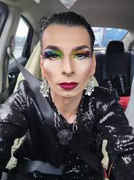 Guys can wear make up too. 💅