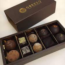 Their chocolate creations are to die for and i also love the mini pastry tarts filled with chantilly. Grezzo Raw Chocolate Rome Review Beautiful Options Strong Flavour By Juliagabrielle Happycow